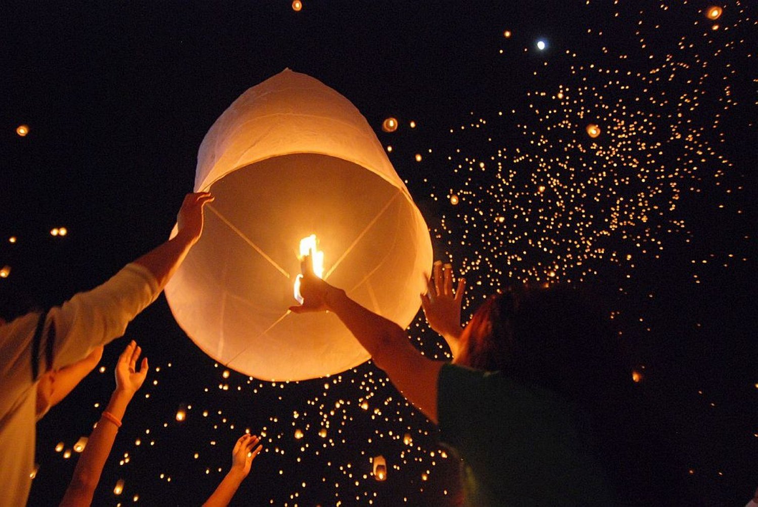 Lintimes Conf 100 Lanterne Cinesi Volanti Colori Misti 